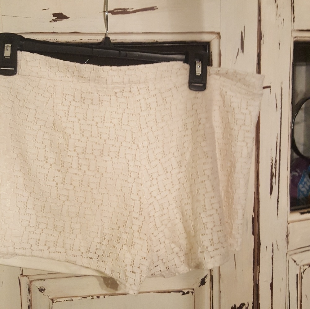 Ezra lace crochet shorts - Picture 3 of 4